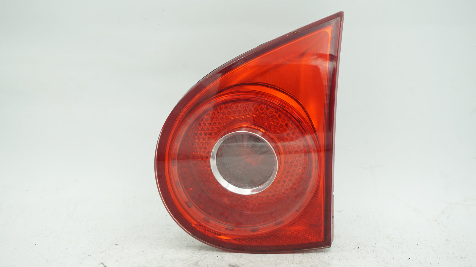 VW GOLF MK5 RHS RIGHT INNER TAIL LIGHT 1K6945076 - LRI Autoparts