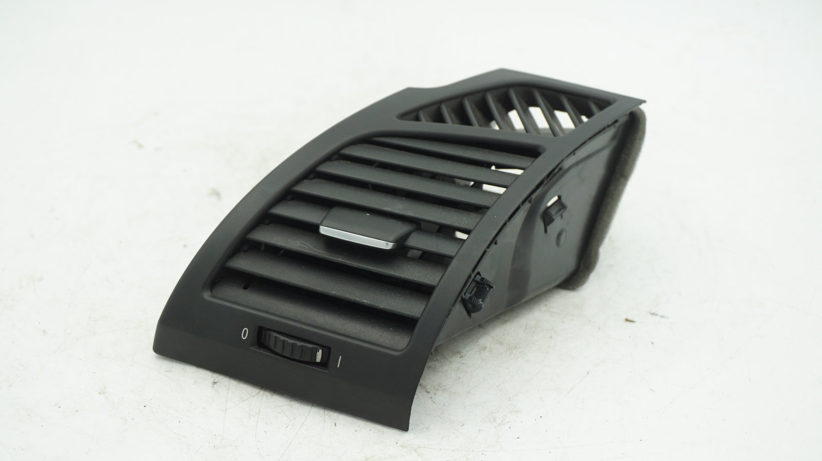 BMW E82 E87 E88 LEFT AIR VENT 7059187 - LRI Autoparts