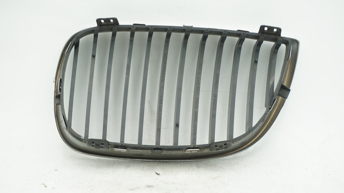 BMW 1 SERIES E87 CHROME RHS RIGHT FRONT KIDNEY GRILL 7077130