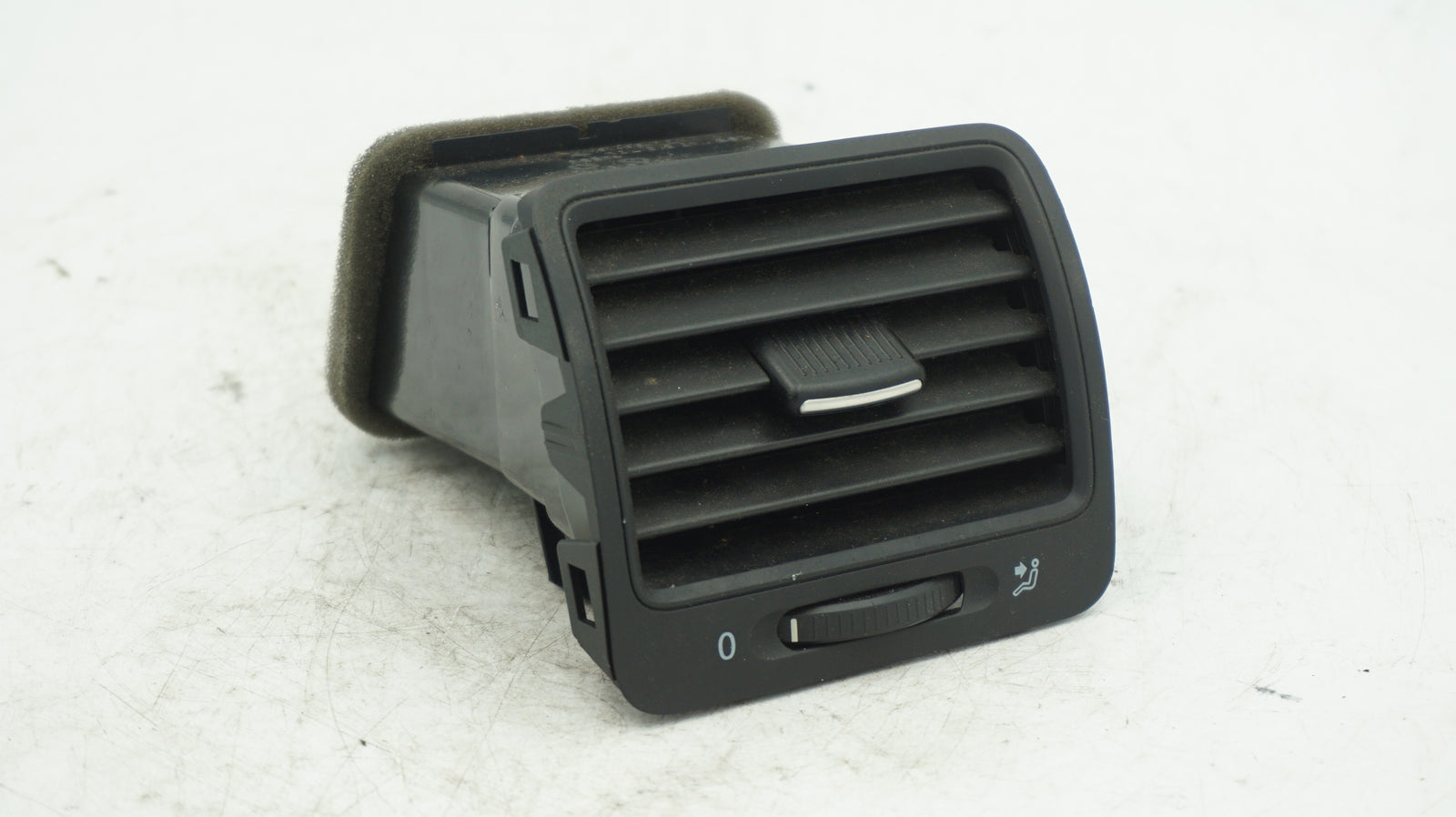 VOLKSWAGEN GOLF MK5 RIGHT SIDE DASH VENT 1K0819710 - LRI Autoparts