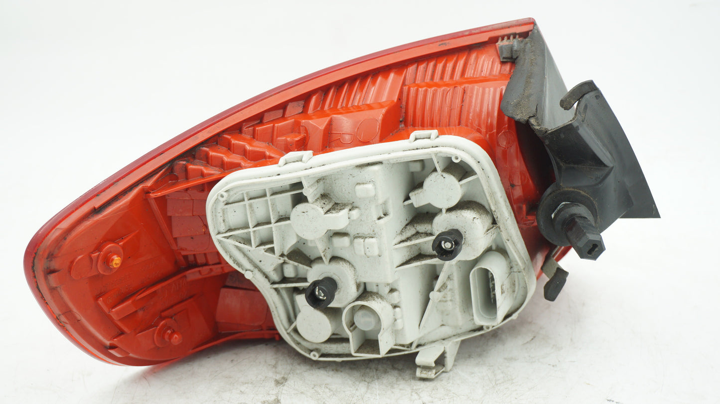 AUDI A3 8P HATCHBACK RHS RIGHT TAIL LIGHT 8P4945095