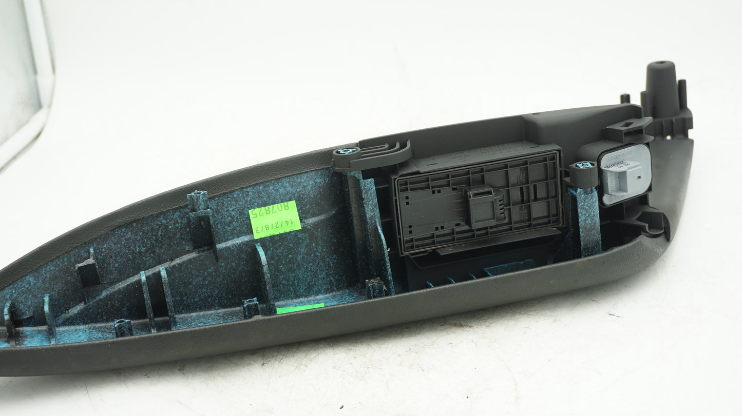 AUDI A3 8P RIGHT SIDE DRIVERS MASTER WINDOW SWITCH TRIM 8P4959522