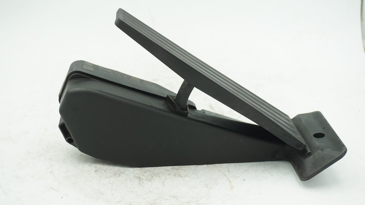 BMW 1 SERIES E82 E87 E88 ACCELERATOR PEDAL 35426786589 - LRI Autoparts