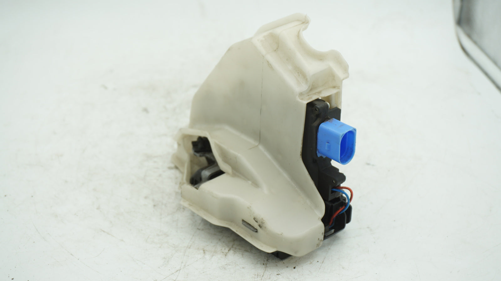 VW MK5 REAR RIGHT DOOR LOCK ACTUATOR 7L0839016D