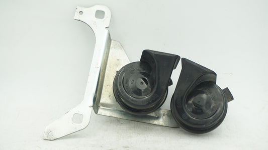 BMW 1 SERIES E82 E88 135I HIGH AND LOW PITCH HORNS 7192551