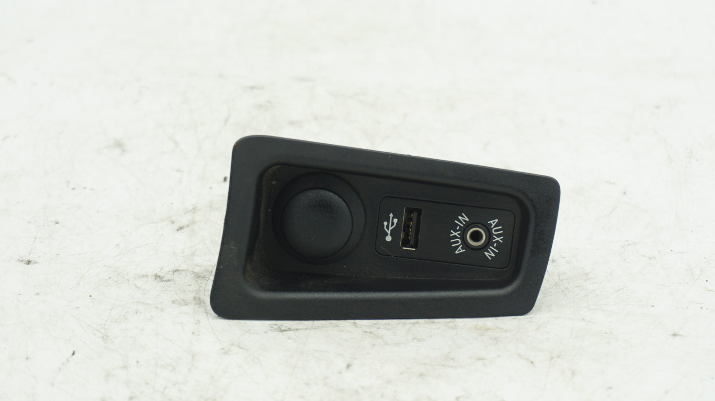 BMW 1 SERIES USB AUX CIGARETTE LIGHTER SOCKET 9110412