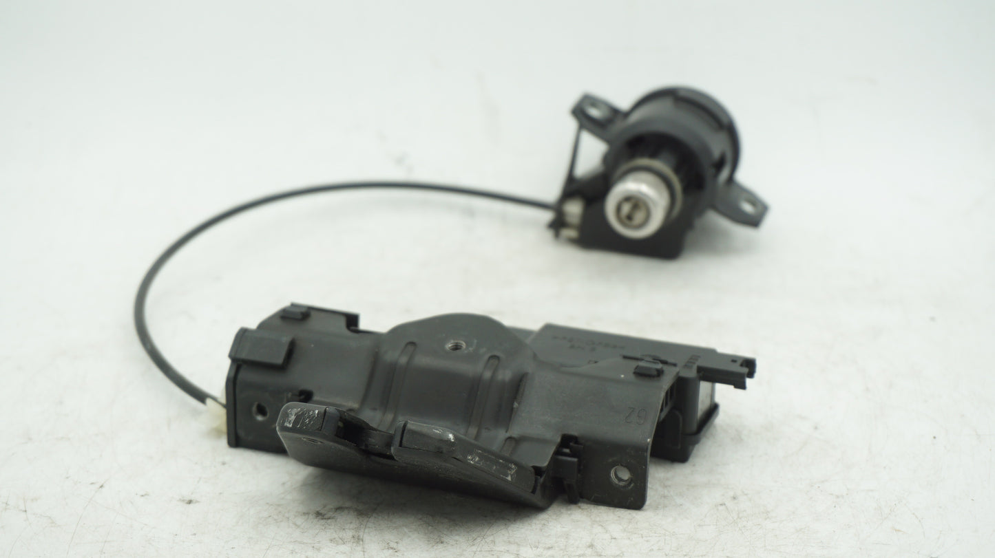 BMW 1 3 5 SERIES BOOT LOCKING MECHANISM 8196401