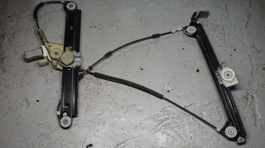 BMW 1 SERIES E82 E88 RHS RIGHT DRIVERS SIDE WINDOW REGULATOR 6978846