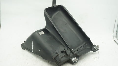 BMW 1 SERIES E82 E88 RHS DRIVERS SIDE ENGINE OIL COOLER DUCT 8046326
