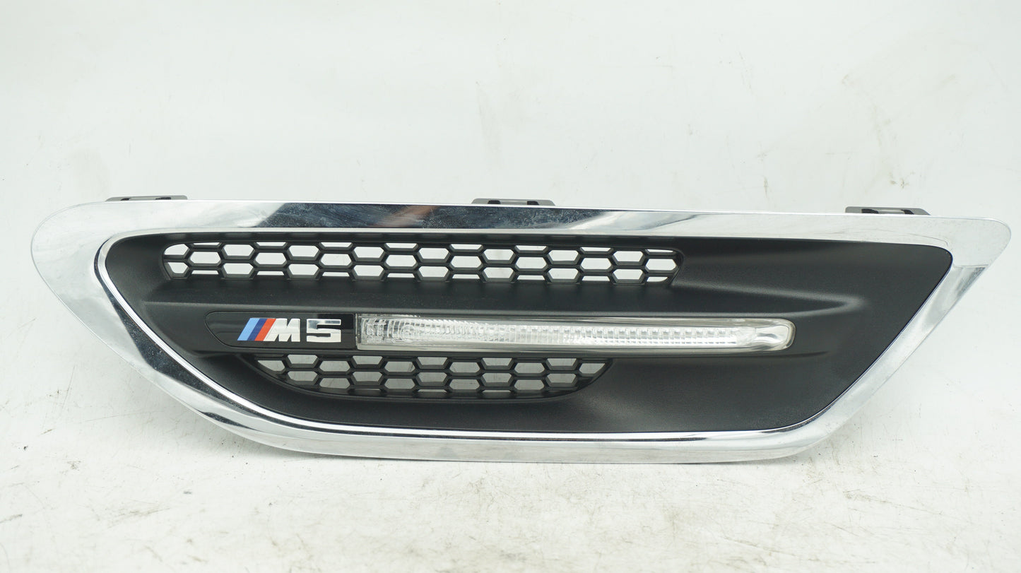 BMW F10 M5 FRONT LEFT FENDER GRILLE VENT 7903879