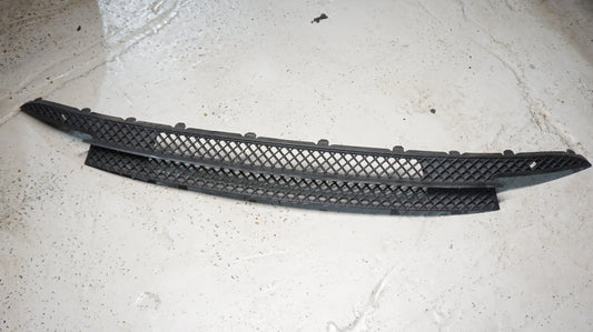 BMW 1 SERIES E87 LCI FRONT BUMPER LOWER GRILL 7182367