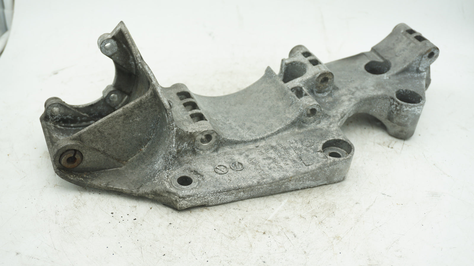 VW CADDY ALTERNATOR MOUNTING BRACKET 045903143