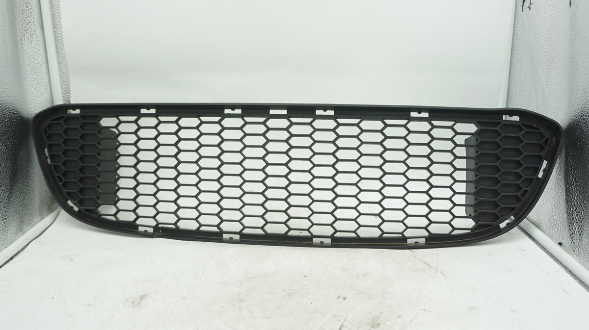 BMW 1 SERIES E82 E88 M-SPORT FRONT LOWER CENTRE GRILLE 8045432 - LRI Autoparts