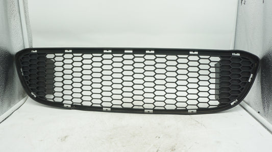 BMW 1 SERIES E82 E88 M-SPORT FRONT LOWER CENTRE GRILLE 8045432