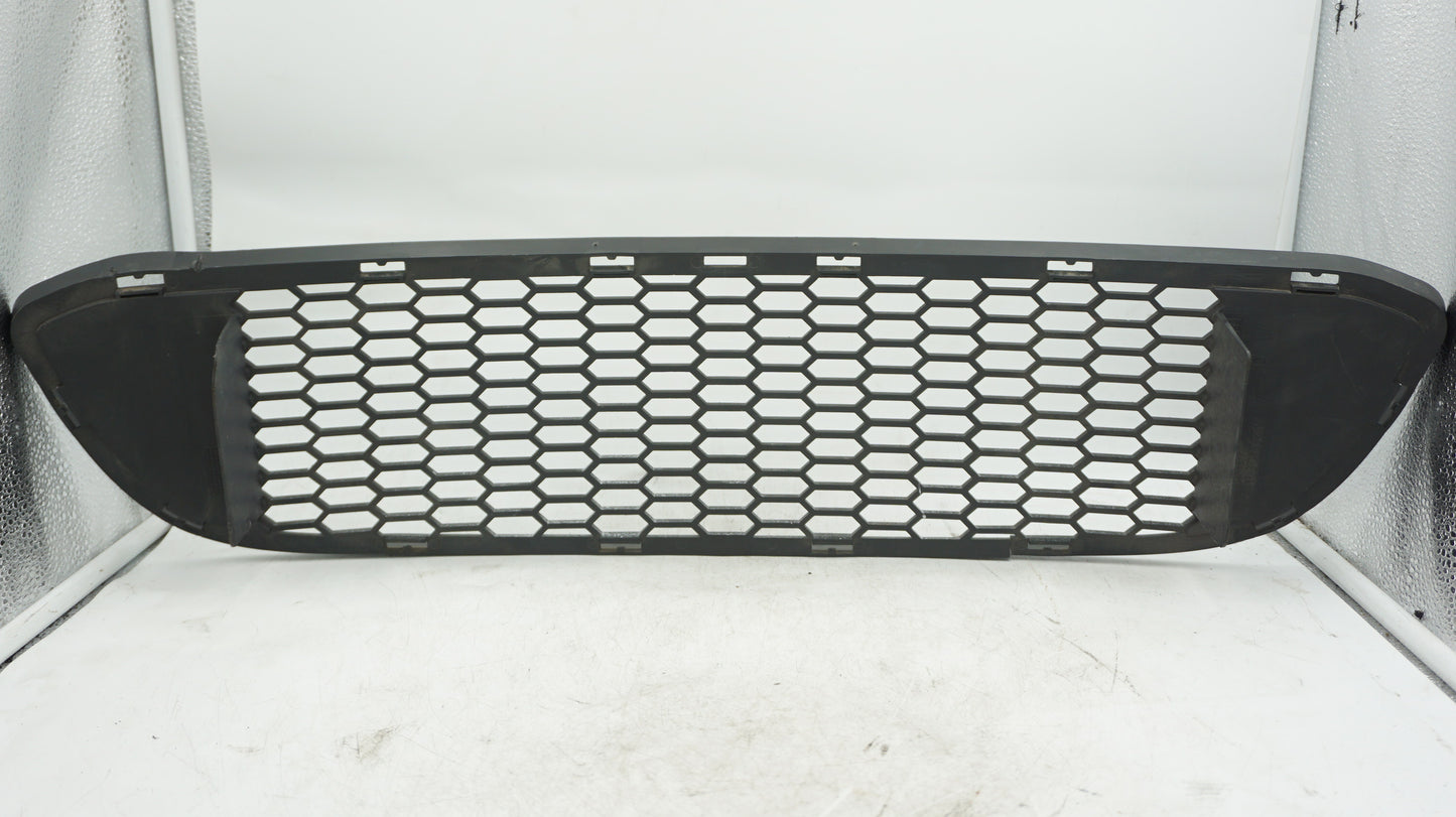 BMW 1 SERIES E82 E88 M-SPORT FRONT LOWER CENTRE GRILLE 8045432