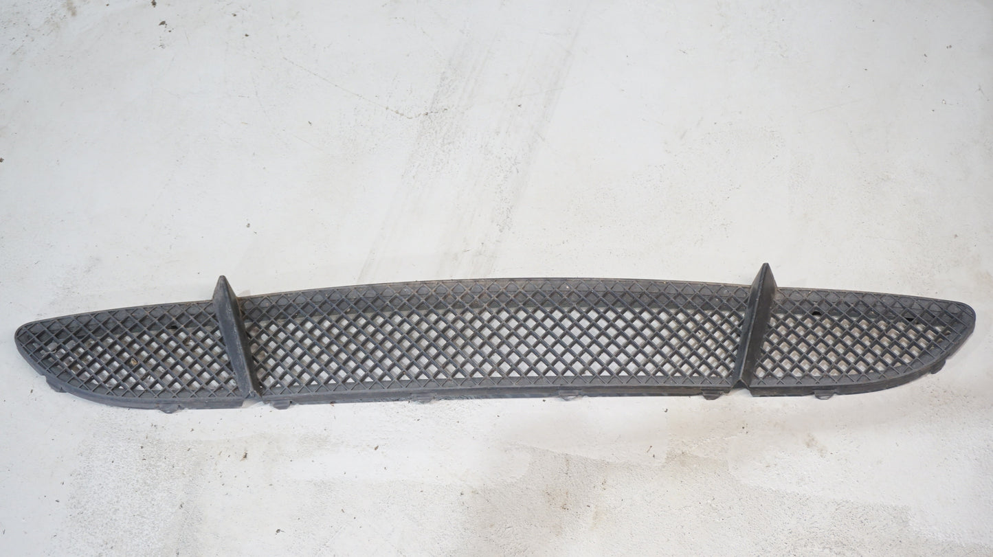 BMW 1 SERIES E87 FRONT BUMPER LOWER GRILL 7118161