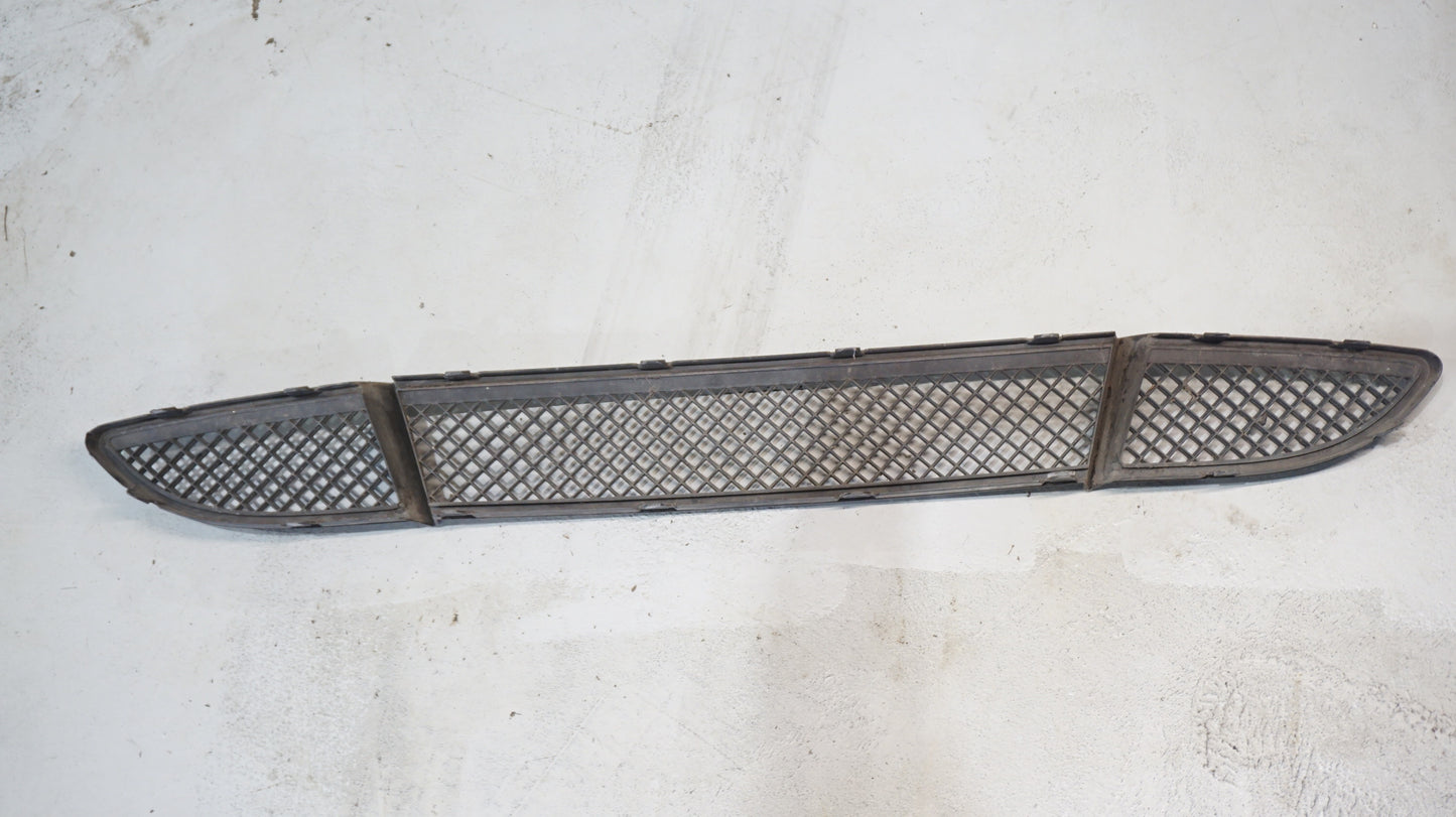 BMW 1 SERIES E87 FRONT BUMPER LOWER GRILL 7118161