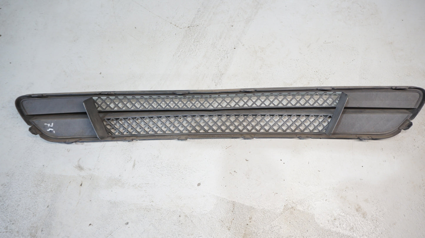 BMW 1 SERIES FRONT BUMPER LOWER GRILL 7263119