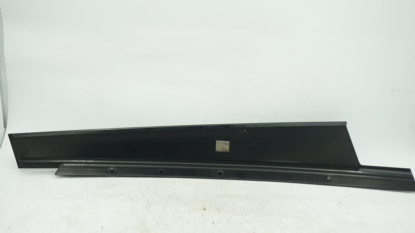 BMW 1 SERIES E87 FRONT RIGHT GLOSS BLACK MSPORT B PILLAR DOOR TRIM