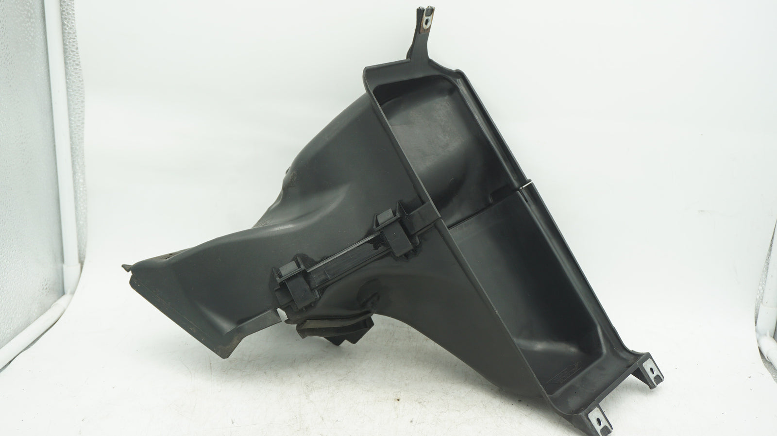 BMW 3 SERIES E92 E93 FRONT RIGHT ENGINE OIL COOLER DUCT 7161434