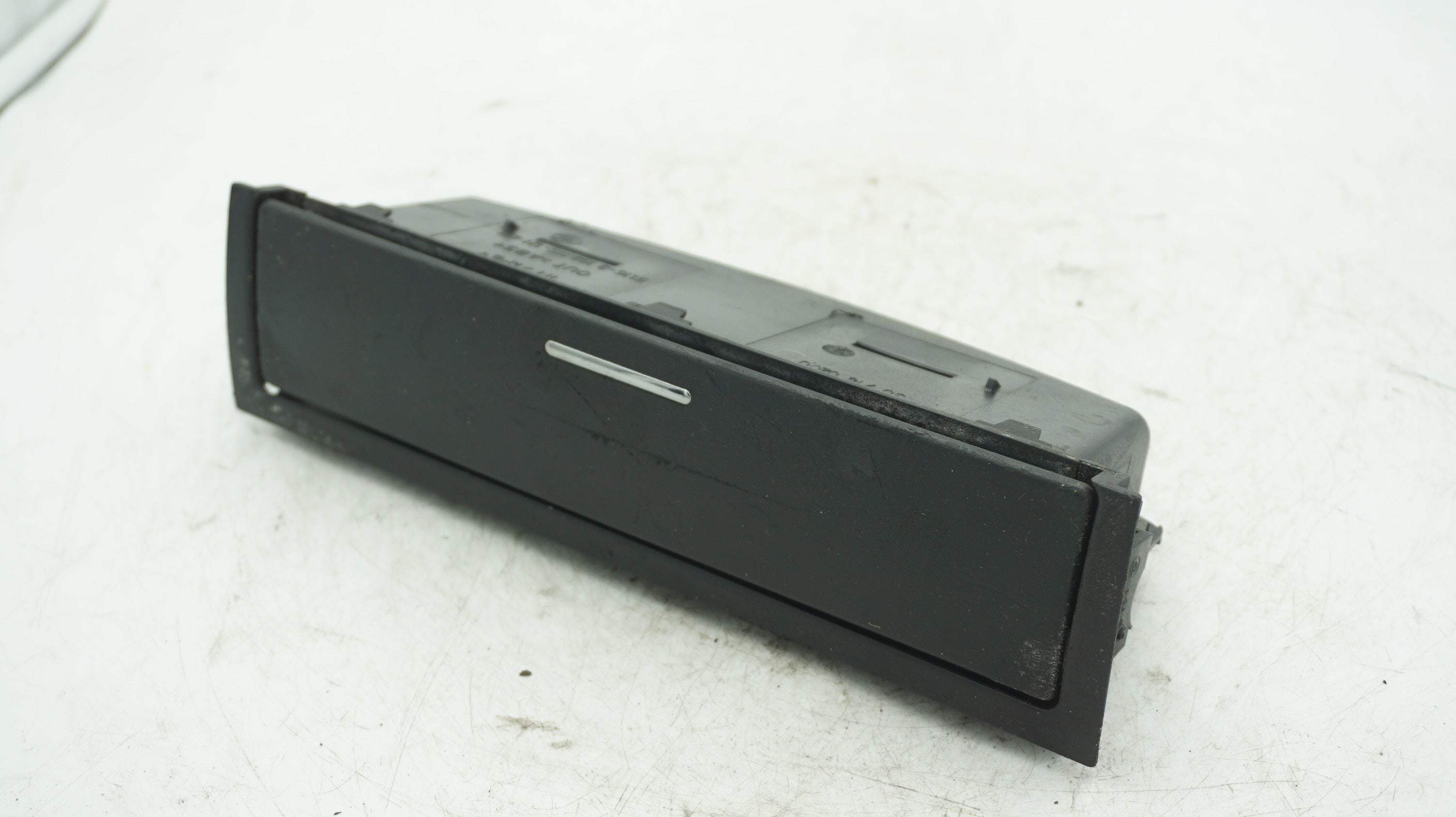 BMW 5 SERIES E39 CENTRE STORAGE TRAY 8196115 – LRI Autoparts