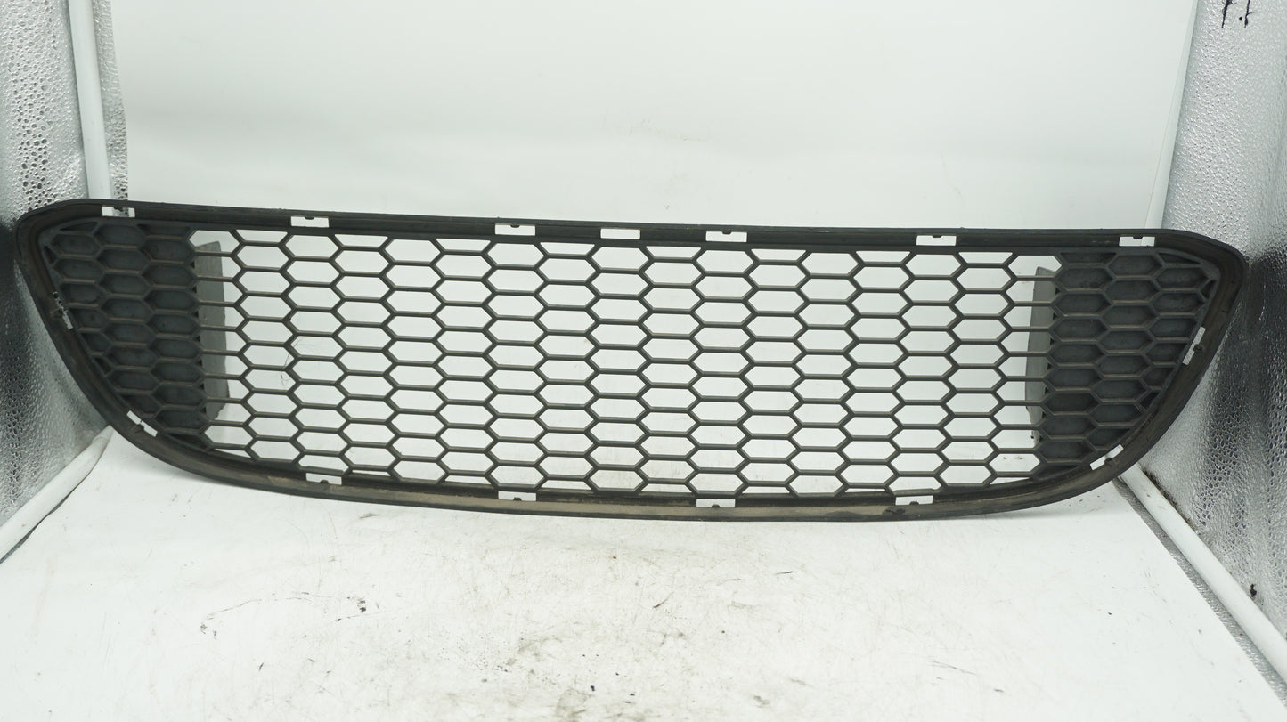 BMW 1 SERIES E82 E88 M-SPORT FRONT LOWER CENTRE GRILLE 8045432