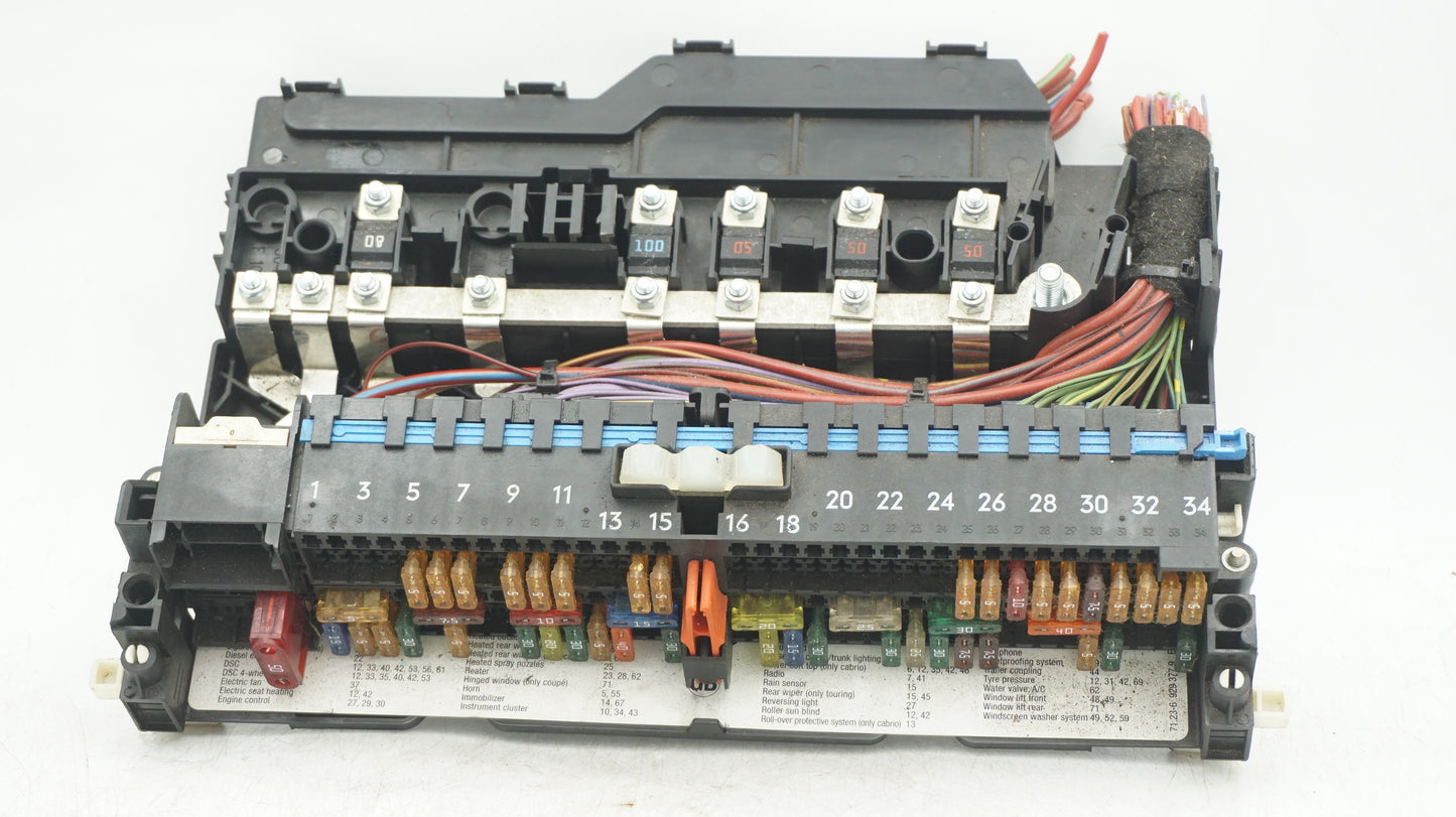 BMW 5 SERIES E39 FUSE BOX 8364542