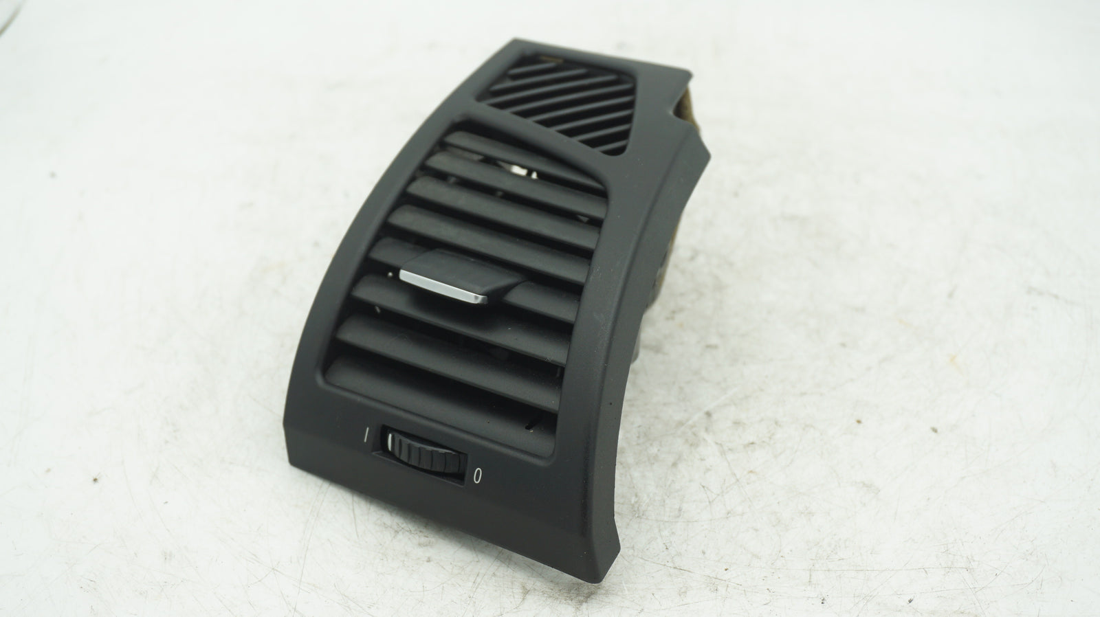 BMW 1 SERIES E82 E87 E88 RIGHT AIR VENT 7059188 - LRI Autoparts