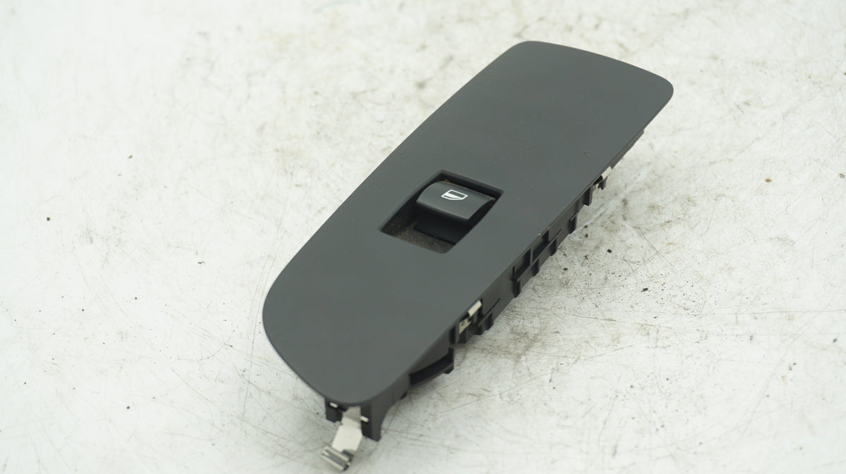 BMW 1 SERIES E82 PASSENGERS SIDE CONTROL SWITCH 9163001 - LRI Autoparts