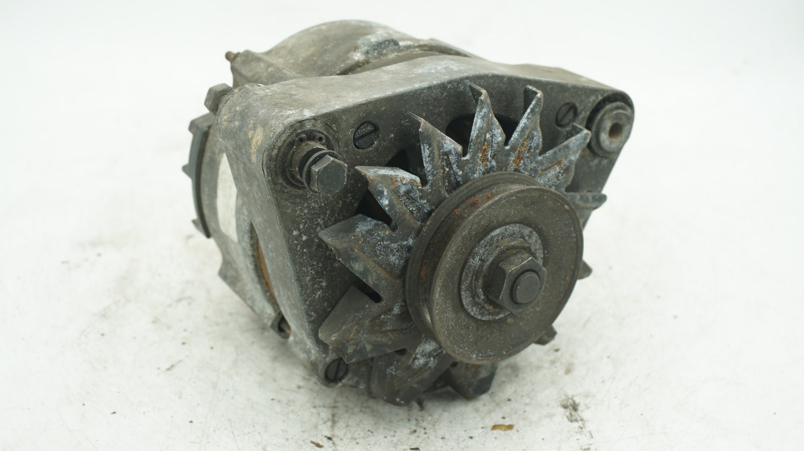 BMW 3 SERIES E30 ALTERNATOR 0120469617 - LRI Autoparts