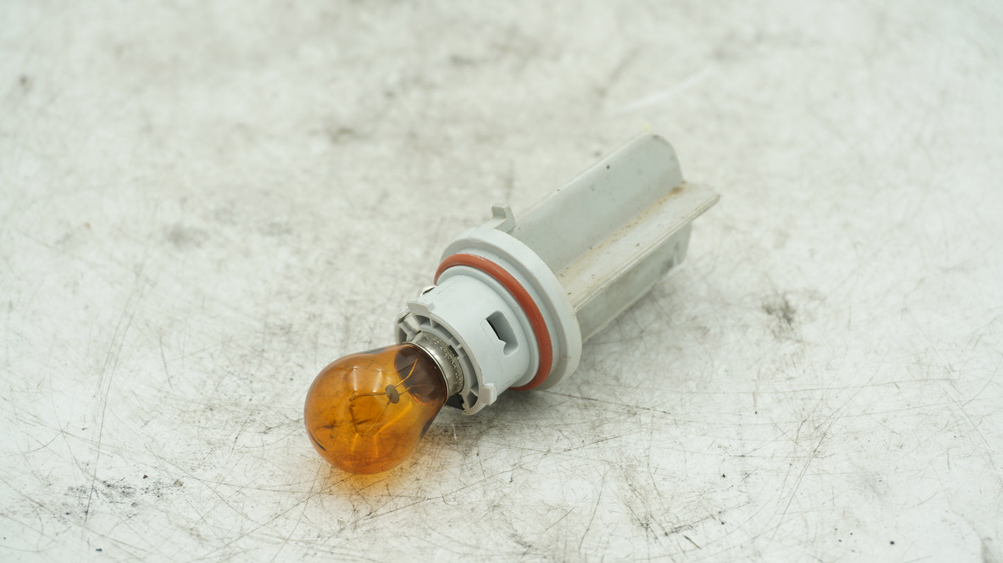 BMW 1 SERIES E82 E87 E88 FRONT INDICATOR BULB HOLDER