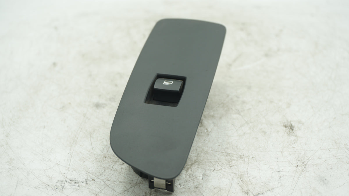 BMW 1 SERIES E82 PASSENGERS SIDE CONTROL SWITCH 9163001 - LRI Autoparts