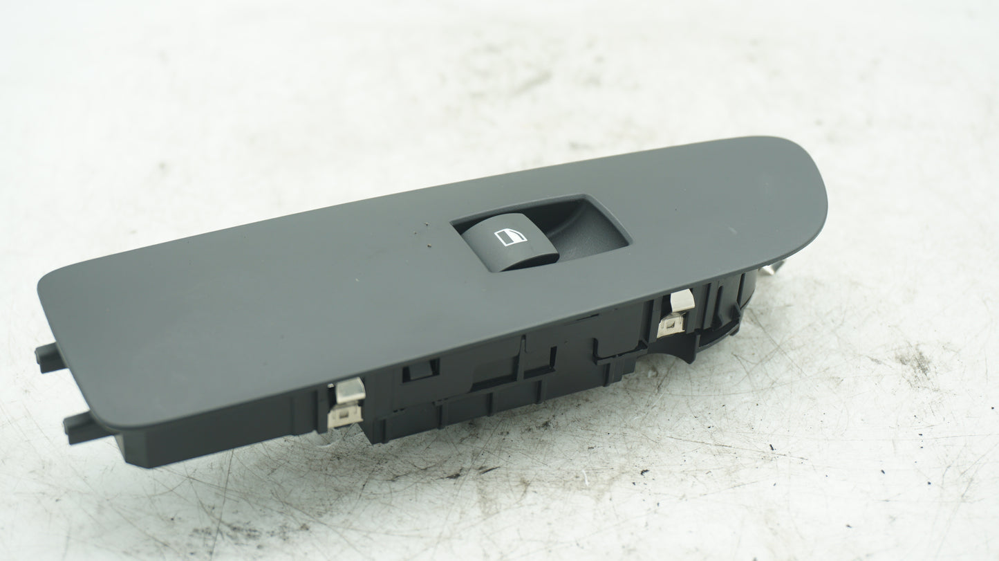 BMW 1 SERIES E82 PASSENGERS SIDE CONTROL SWITCH 9163001