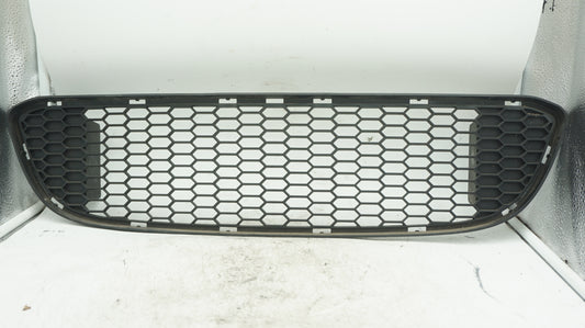 BMW 1 SERIES E82 E88 M-SPORT FRONT LOWER CENTRE GRILLE 8045432