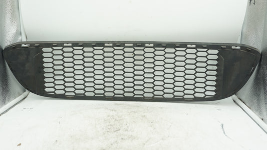 BMW 1 SERIES E82 E88 M-SPORT FRONT LOWER CENTRE GRILLE 8045432