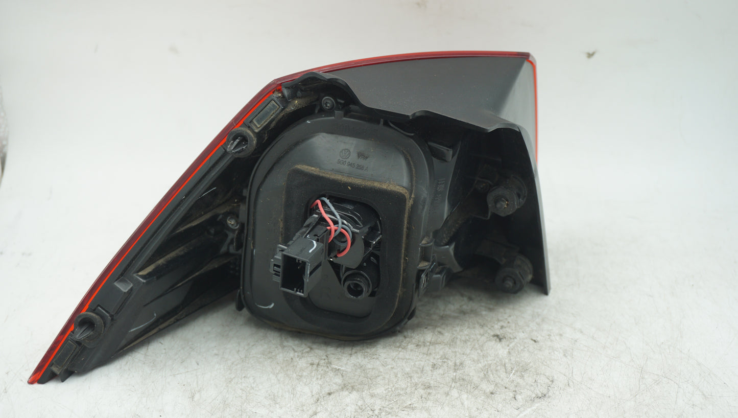 VW GOLF MK7 REAR RIGHT TAIL LIGHT 5G0945096
