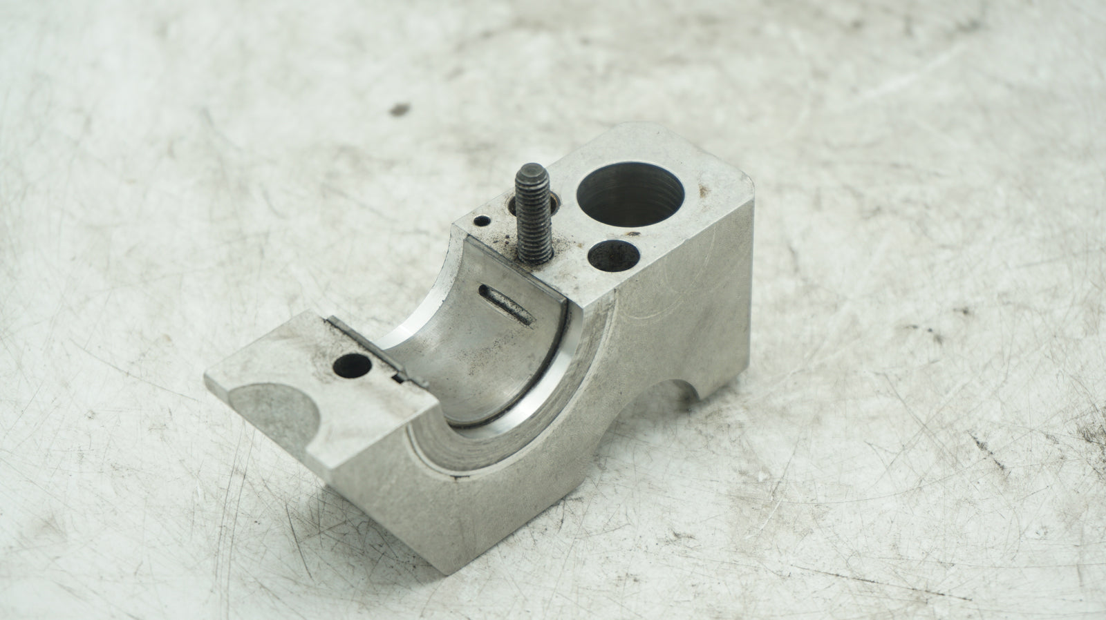 VW AUDI 1.9TDI CAMSHAFT BEARING CAP