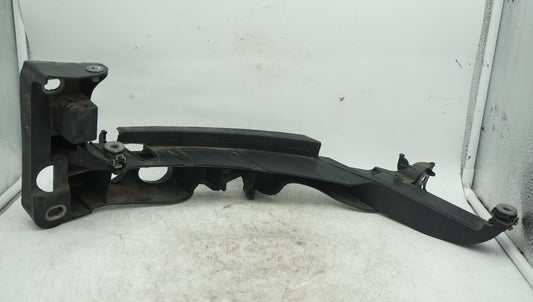 AUDI A3 2009-2013 RIGHT HEADLIGHT SUPPORT BRACKET 8P0805608