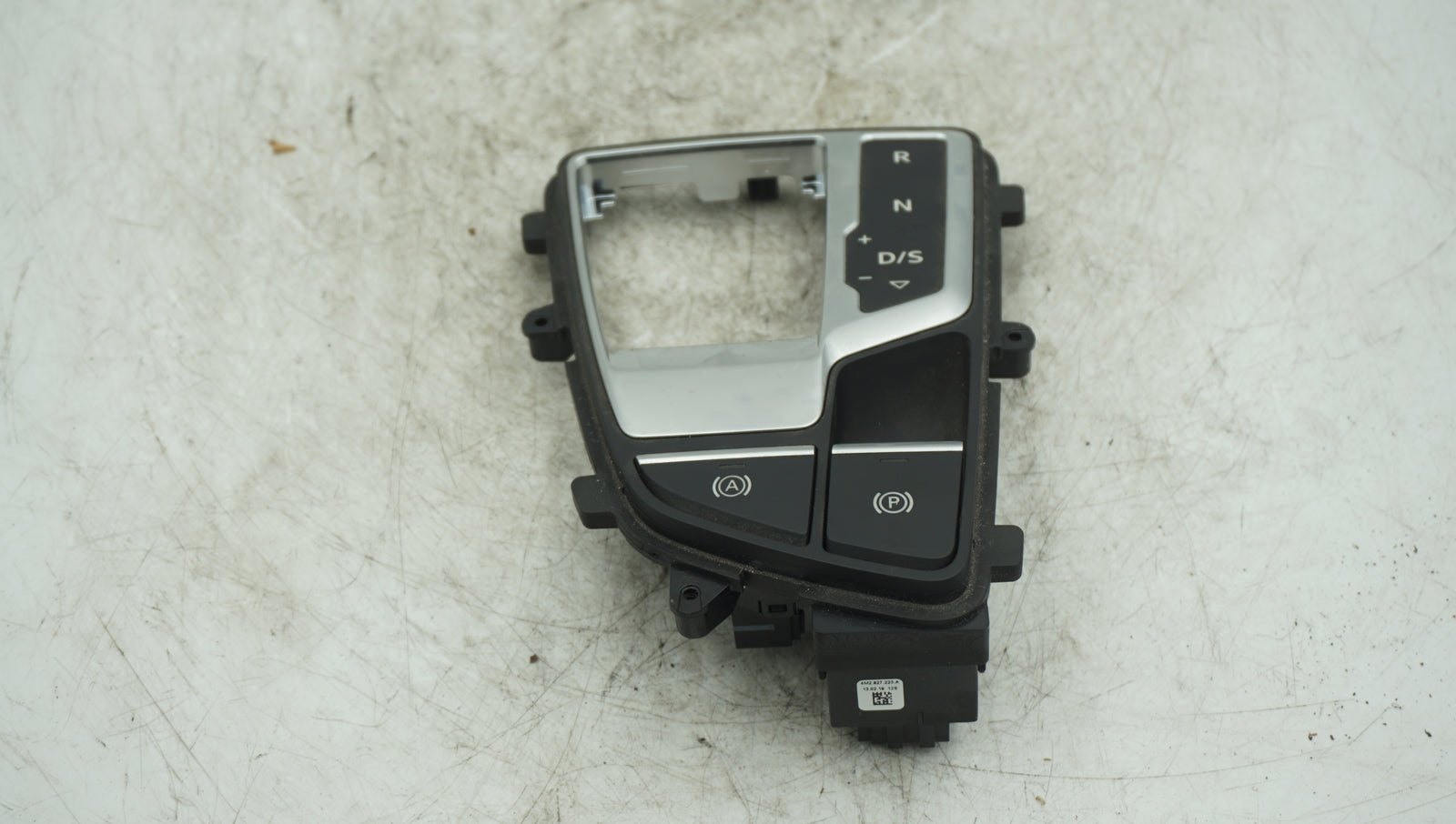AUDI A5 8T GEAR SELECTER SURROUNDING TRIM 8W2713111 - LRI Autoparts
