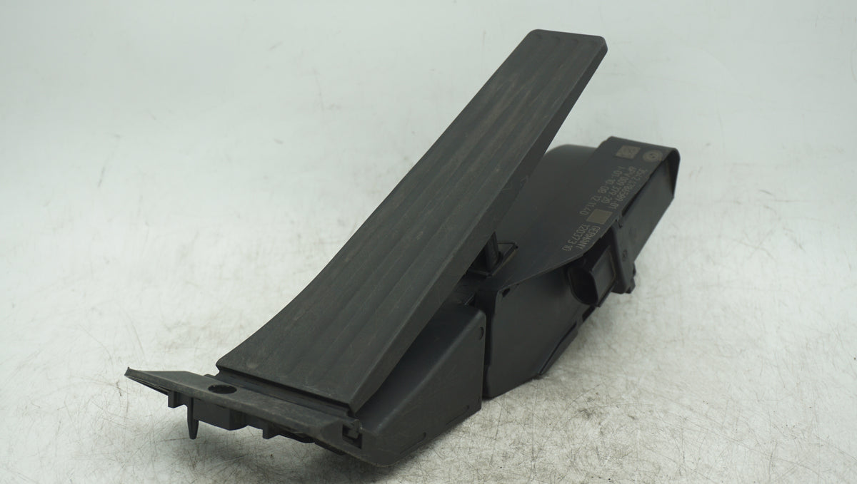 BMW 1 SERIES E82 E87 E88 ACCELERATOR PEDAL 35426786589