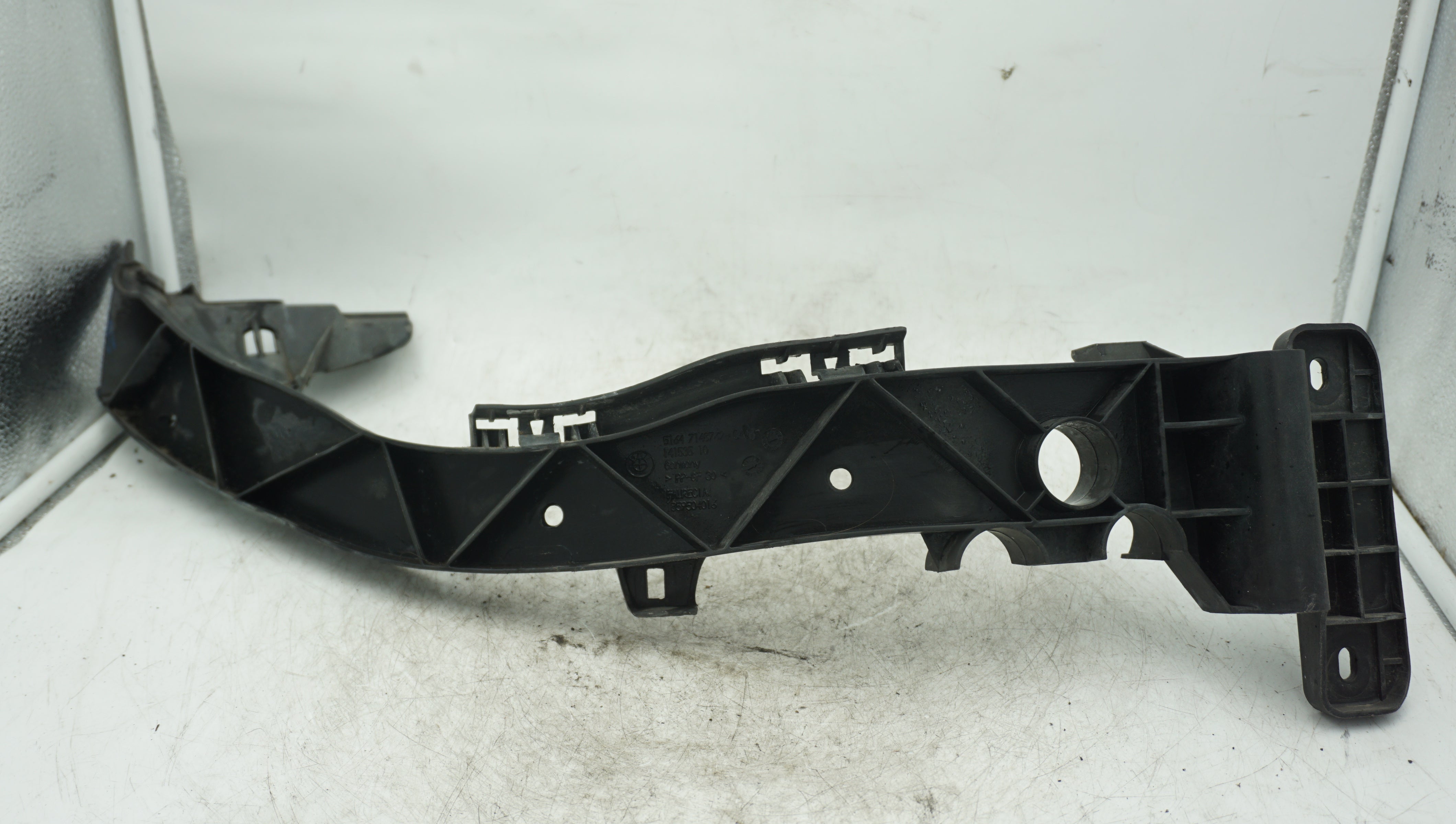 BMW 1 SERIES E82 E88 COUPE RIGHT DRIVERS HEADLIGHT BRACKET 7148762