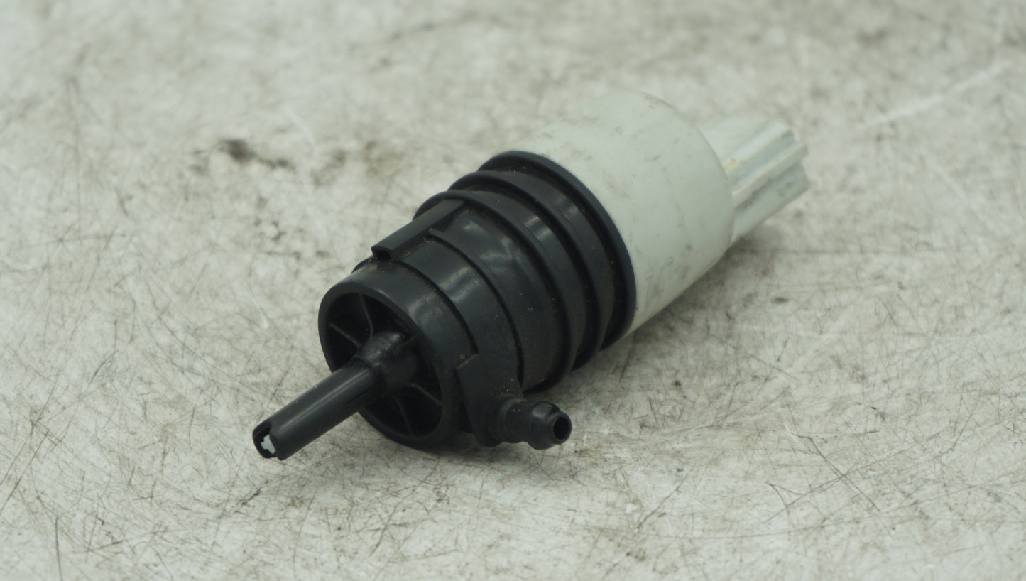 BMW 3 SERIES F30 WINDSCREEN WASHER PUMP 7298309