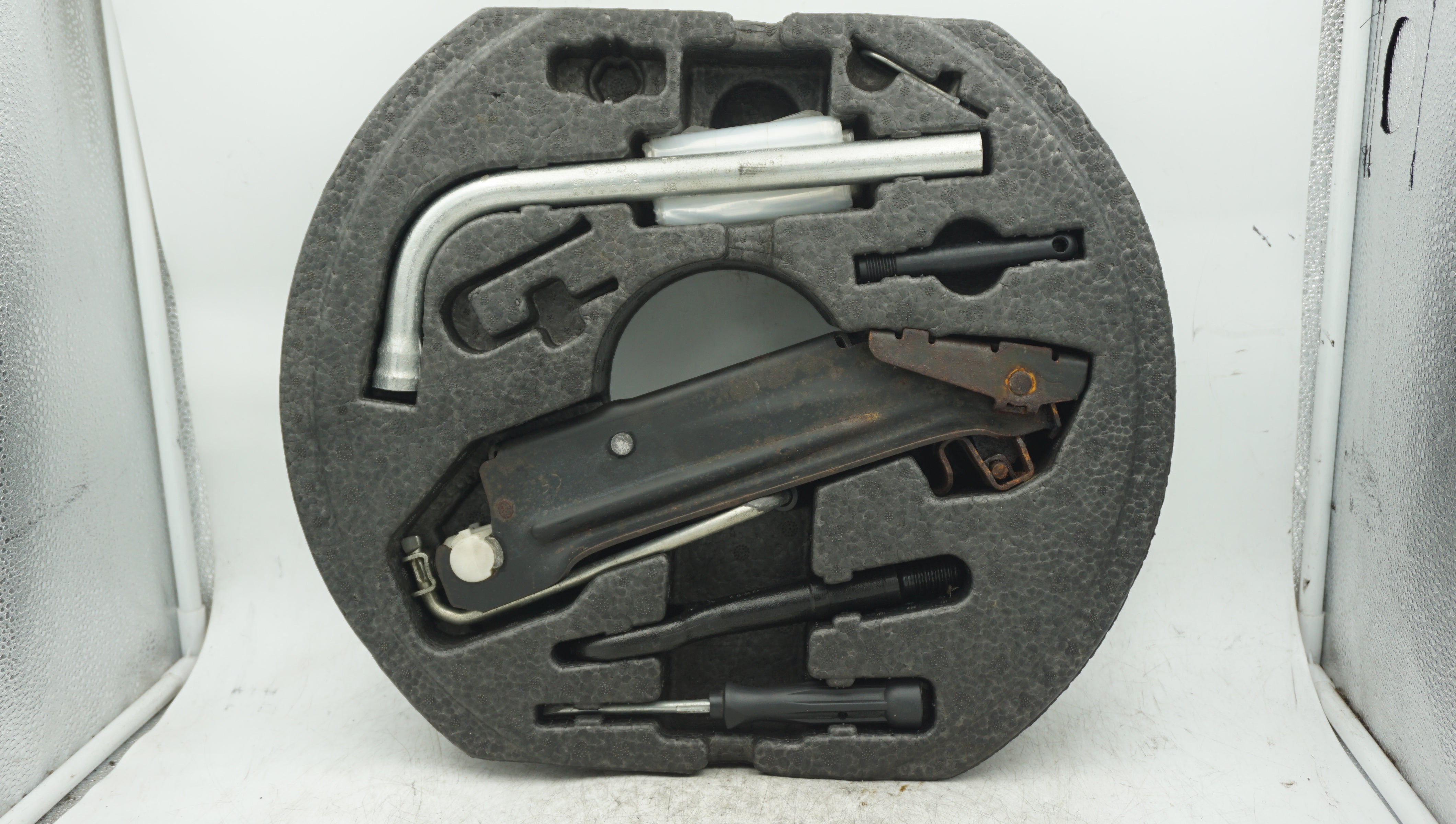 AUDI VW A3 8P GOLF MK5 SPARE WHEEL TOOL KIT 1k0012115 LRI Autoparts