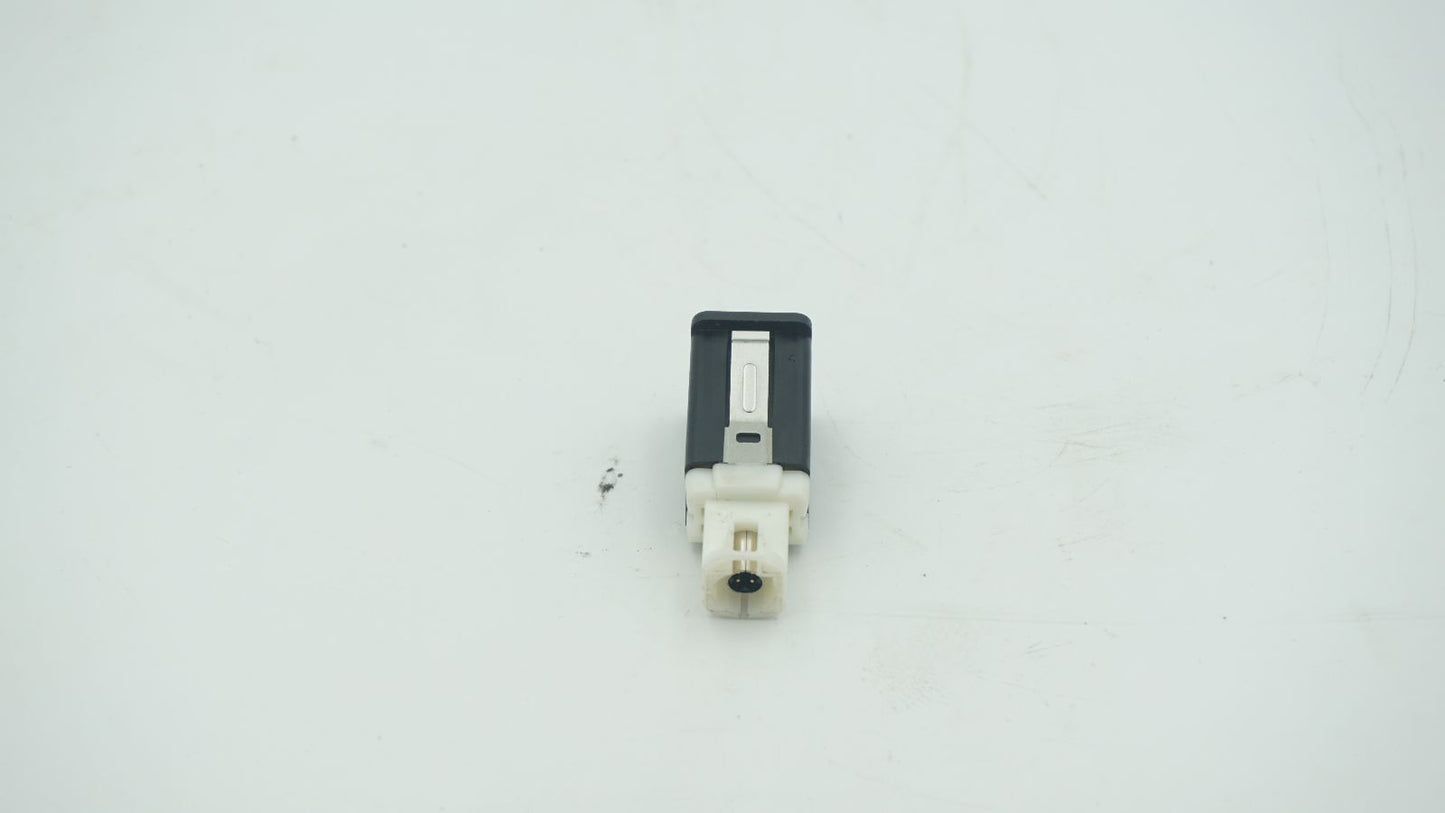 BMW 1 3 X SERIES USB SOCKET PLUG 9237656