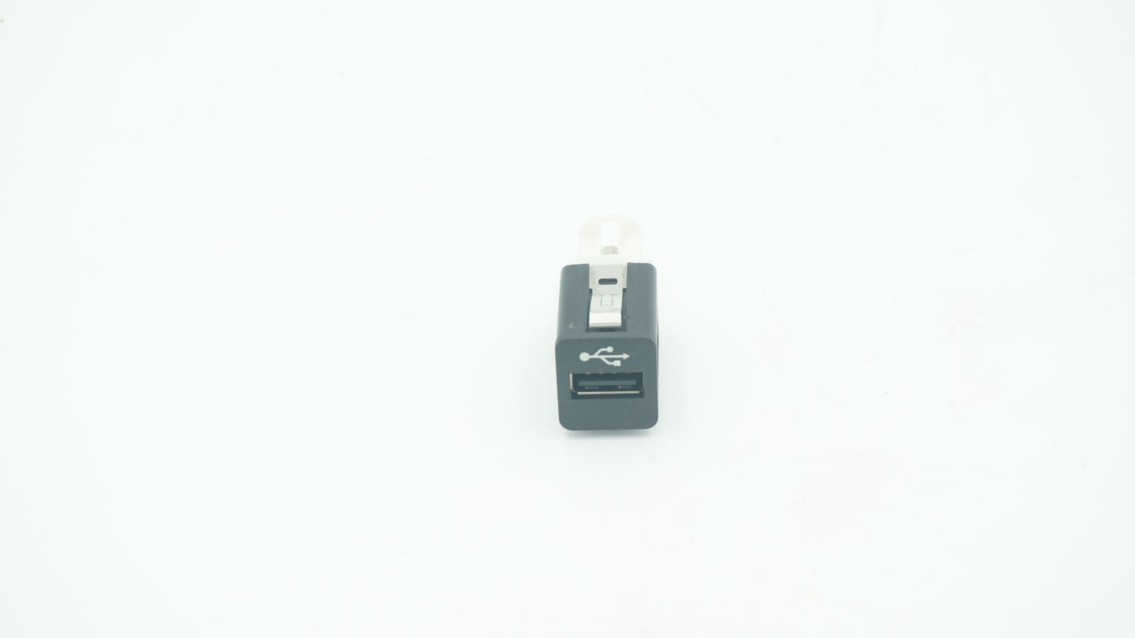 BMW 1 3 X SERIES USB SOCKET PLUG 9237656