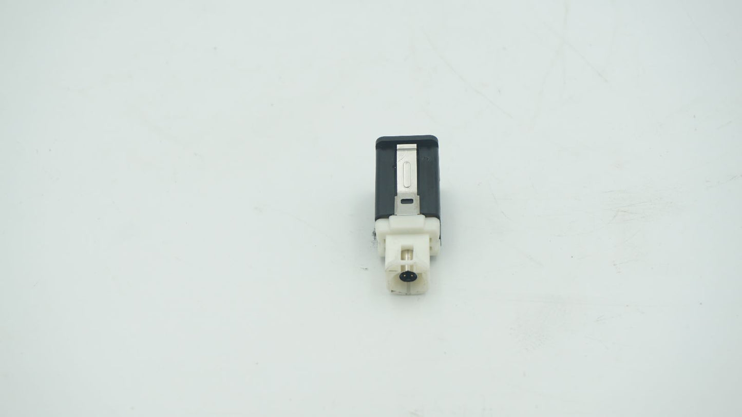 BMW 1 3 X SERIES USB SOCKET PLUG 9237656