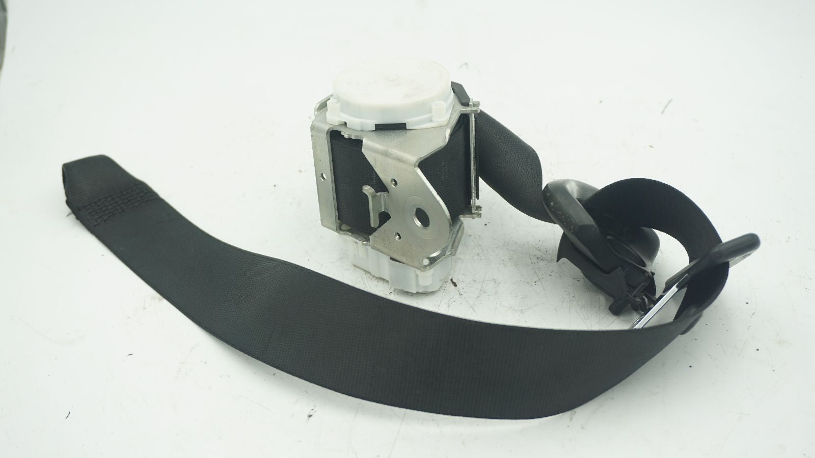 BMW 1 SERIES E82 E88 COUPE LHS LEFT SIDE SEATBELT 34024008