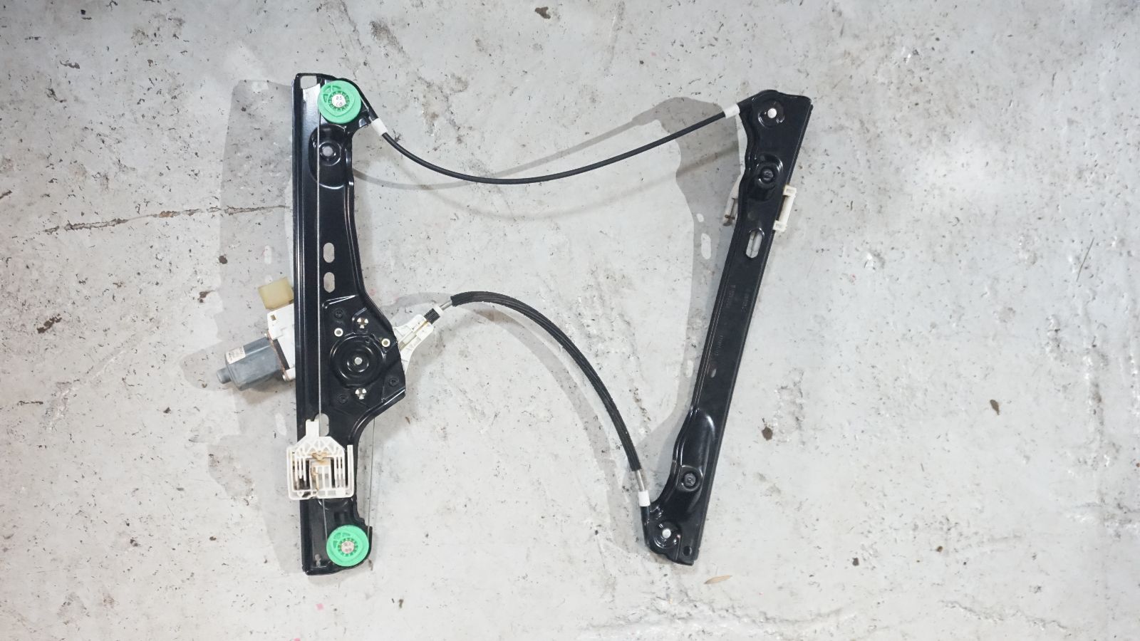 BMW 3 SERIES E90 LHS FRONT PASSENGENGER WINDOW REGULATOR 7060265