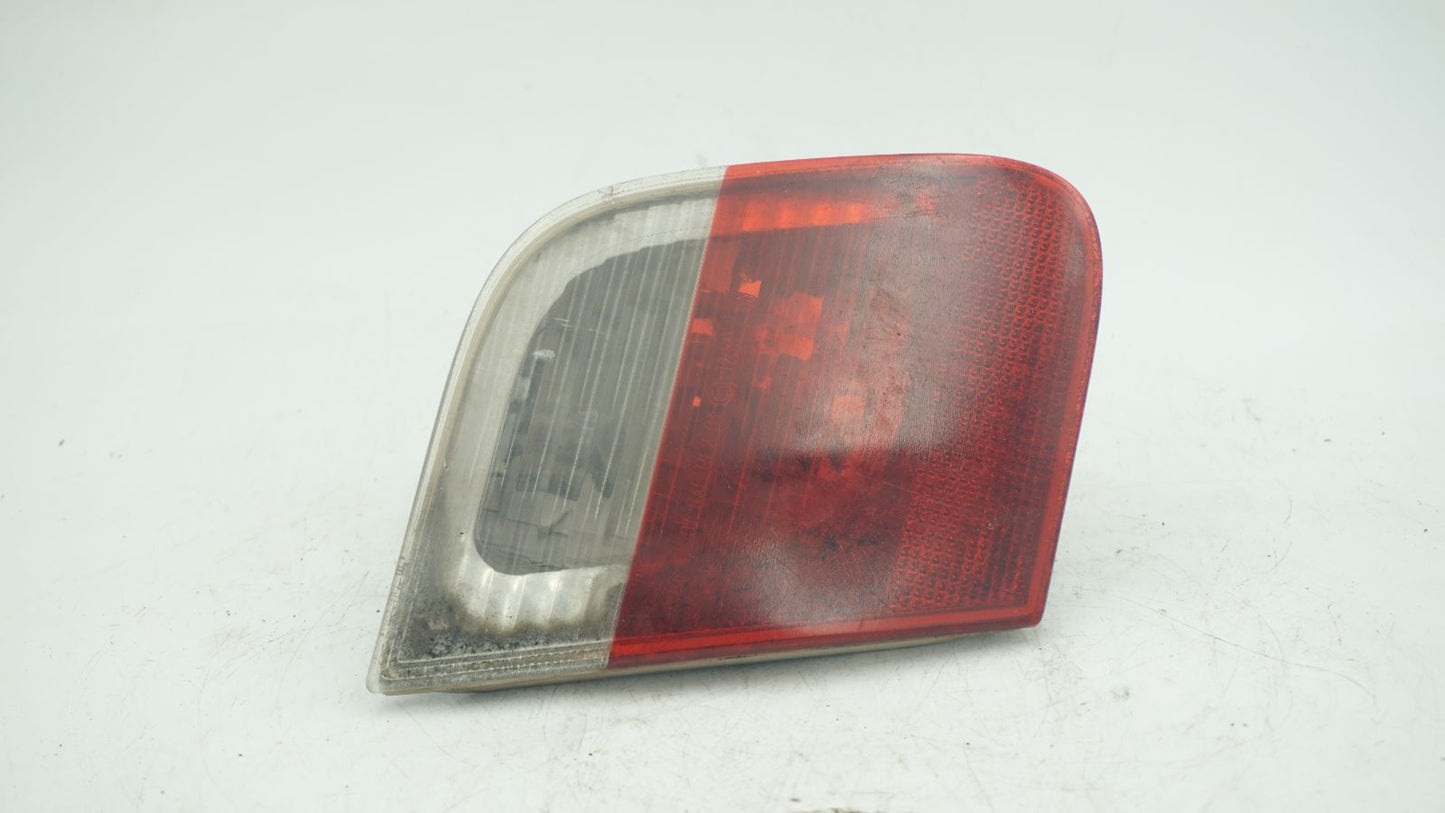 BMW 3 SERIES E46 INNER RIGHT TAIL LIGHT 6910537