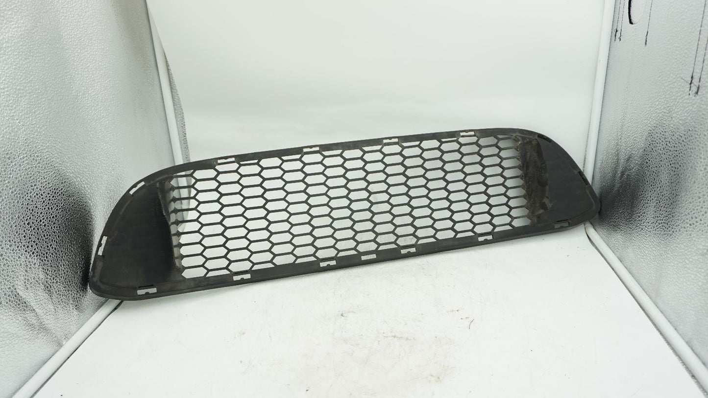 BMW 1 SERIES E82 E88 M-SPORT FRONT LOWER CENTRE GRILLE 8045432